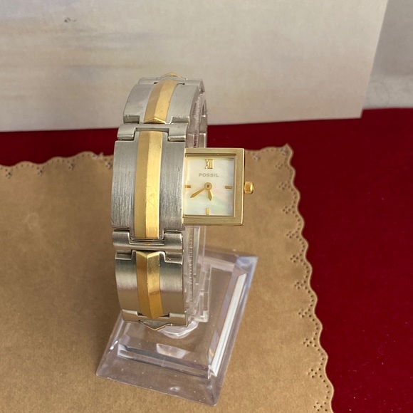 Vintage Fossil Peak a Boo 2 Tone Bracelet Watch - Picture 2 of 10